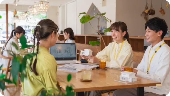 営業マンやモデルハウスのコストがありません。