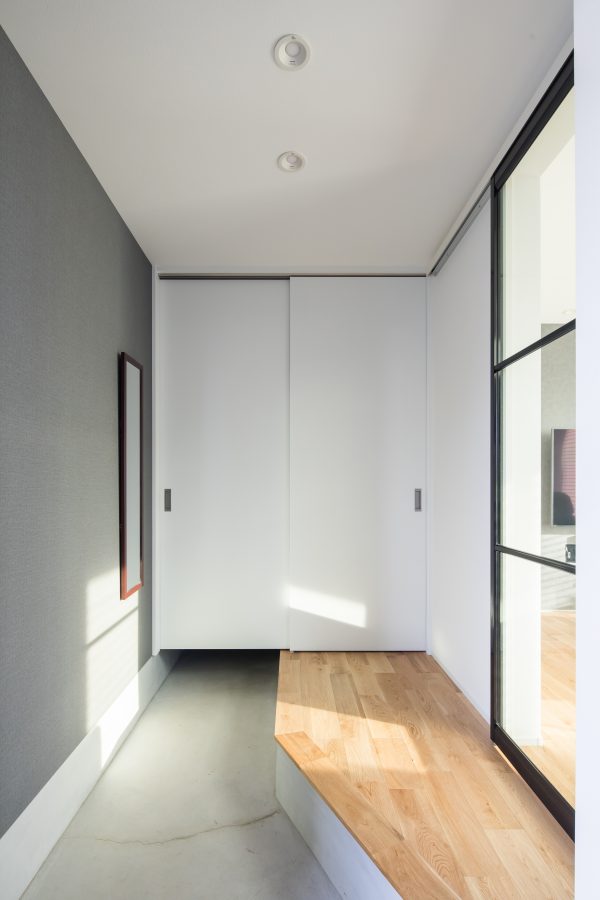 隠すのもかっこよくしたシューズクローク　