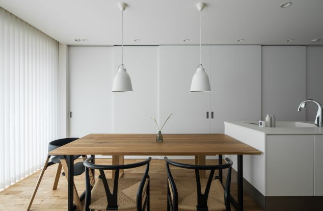 木の温もりを感じるダイニング　