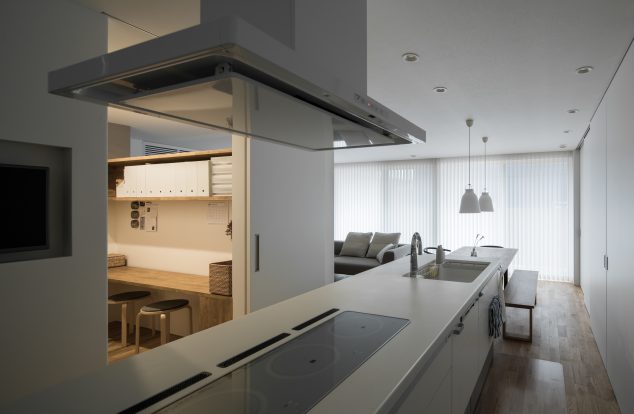 生活感を見せないシンプルキッチン