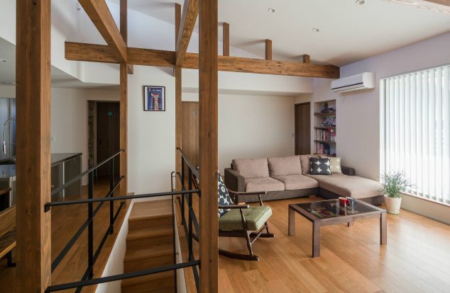 化粧梁・柱の見える、木を感じるリビング