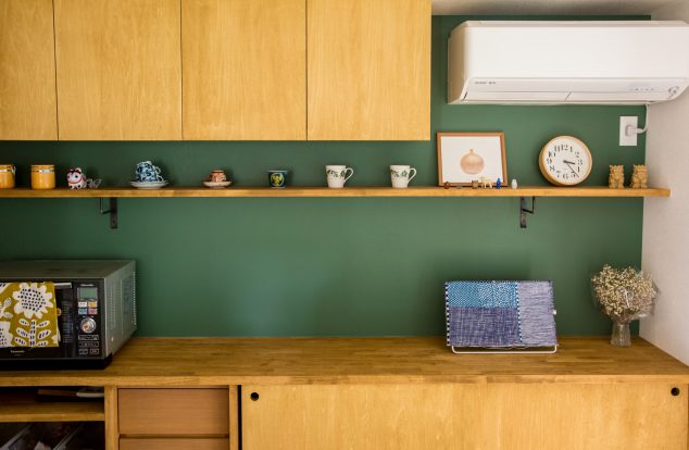 オーダー収納を設えたキッチン　