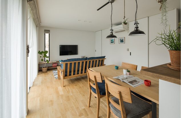 色々な木を用いたシンプルダイニング