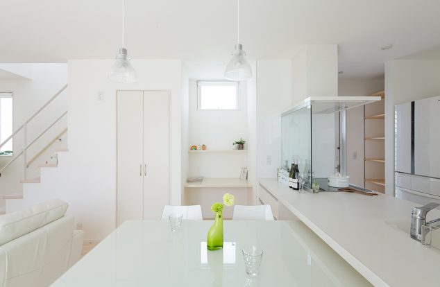 白・白・白のダイニング　