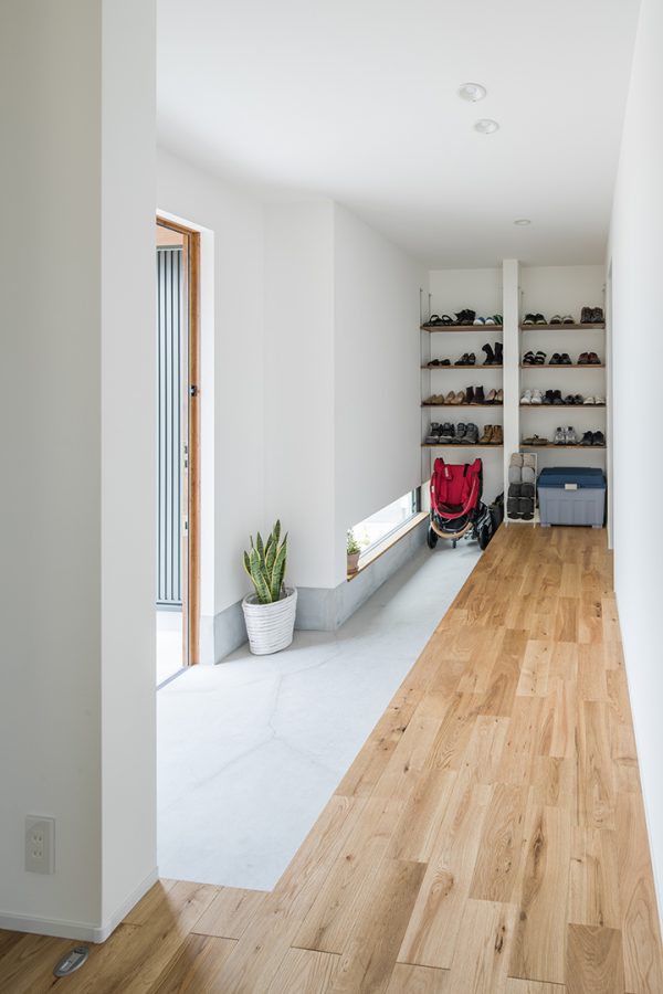 家族で並んで靴が履ける玄関