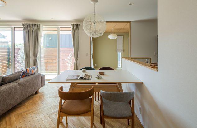 シンプルでやわらかい雰囲気のダイニング