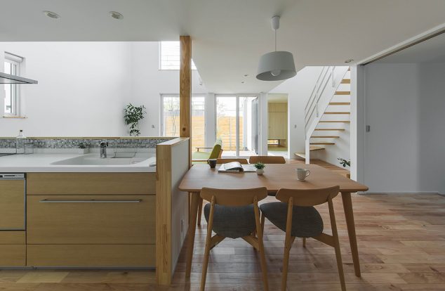 気の風合い感じるシンプルキッチン　貴生川ﾓﾃﾞﾙ