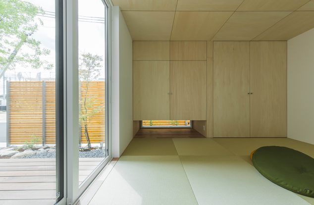 収納たっぷりの明るい和室　