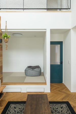 ヘリンボーンの白い家