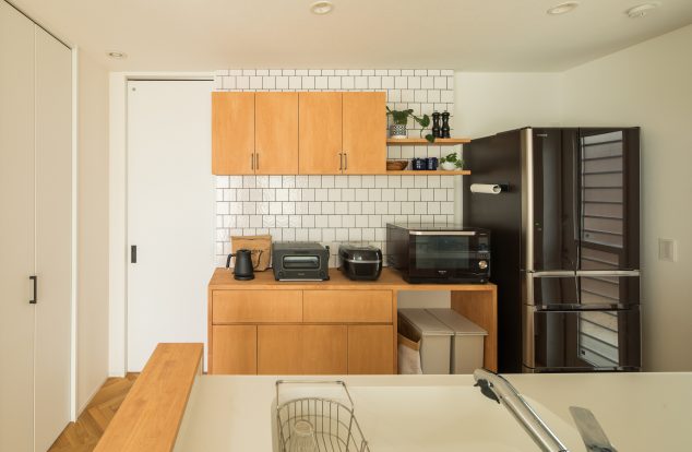 ヘリンボーンの白い家