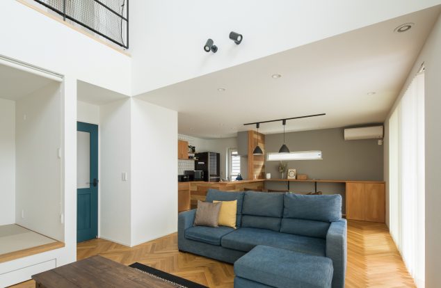 ヘリンボーンの白い家