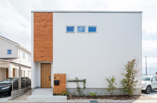 ヘリンボーンの白い家