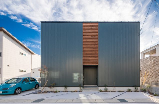 シンメトリーな箱の家