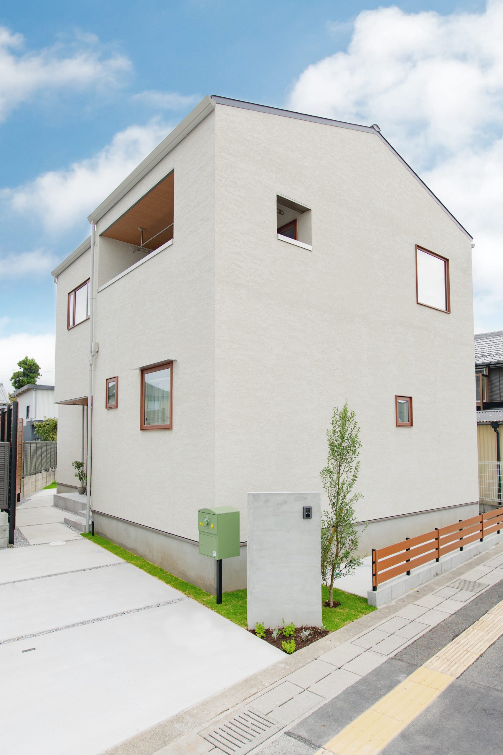 煙突のぼる三角屋根の家 滋賀で設計士とつくる注文住宅 ルポハウス